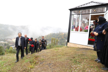 Taleh Qaraşov Vətən müharibəsi şəhidləri Mahsun Bağırzadə və Rasim Mirzəyevin anım günündə məzarını ziyarət edib