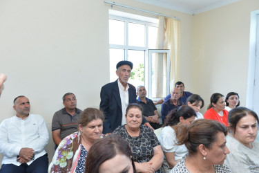 Taleh Qaraşov Hirkan qəsəbə və Parakənd kəndinin sakinlərinin qayğı və problemlərini dinləyib