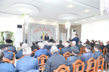 Taleh Qaraşov Xolmili kəndinin sakinlərinin qayğı və problemlərini dinləyib