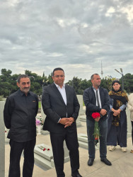 Anım günündə şəhid Həsənağa Abdullazadənin  məzarı ziyarət olunub