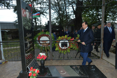 Taleh Qaraşov Vətən müharibəsi şəhidləri Orxan Dadaşlı, Orxan Quluzadə və Heydər Qənbərzadənin məzarını ziyarət edib