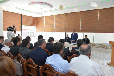 Taleh Qaraşov Xolmili kəndinin sakinlərinin qayğı və problemlərini dinləyib