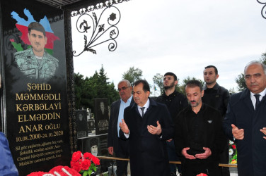 Taleh Qaraşov Vətən müharibəsi şəhidləri Murad Abbasov və Elməddin Məmmədlinin anım günündə məzarını ziyarət edib