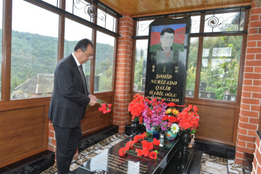 Taleh Qaraşov şəhid Qalib Nurizadənin məzarını ziyarət edib