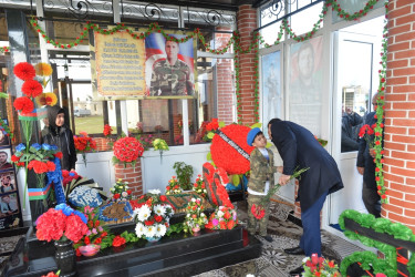 Vətən müharibəsi şəhidləri Raqim Hadıyev, Zabil İbadzadə və Eşqin Cəfərzadənin anım günündə məzarı ziyarət olunub