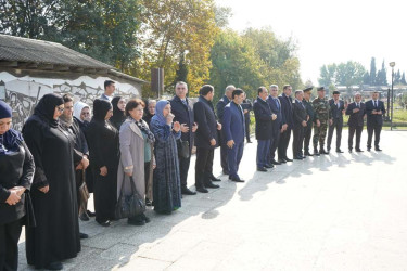 Taleh Qaraşov Vətən müharibəsi şəhidləri Kənan Axundzadə, Elnur Talıbov və Əli Mehdizadənin anım günündə məzarını ziyarət edib