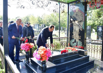 Taleh Qaraşov Vətən müharibəsi şəhidi Mehdi Qənbərlinin məzarını ziyarət edib