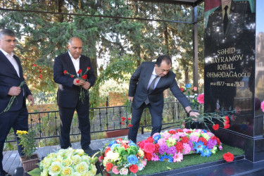 Taleh Qaraşov Vətən müharibəsi şəhidi İqbal Bayramovun anım günündə məzarını ziyarət edib