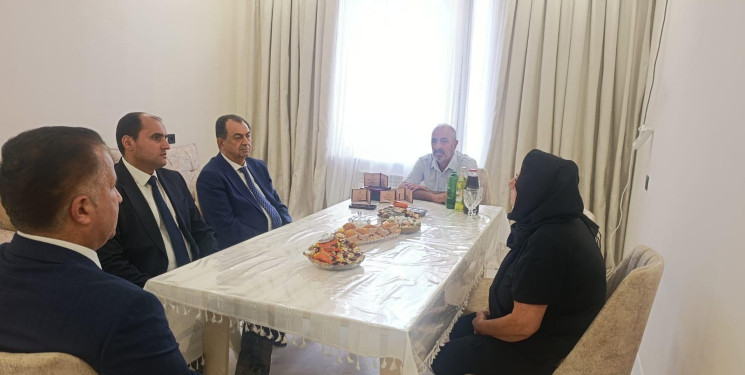 Taleh Qaraşov şəhid anası Sevil Babayevanı Lənkərandakı yeni evində ziyarət edib