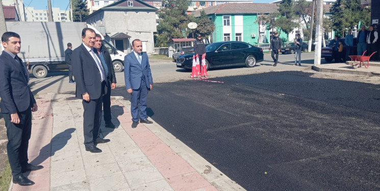 Taleh Qaraşov asfaltlanması həyata keçirilən Əli Məmmədov küçəsinə baxış keçirib