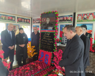 Aprel döyüşləri şəhidi Əlizaman İslamovun və Rusif Ağayevin məzarları ziyarət olunub