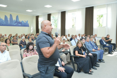 Taleh Qaraşov Lənkəran şəhər sakinlərinin qayğı və problemlərini dinləyib