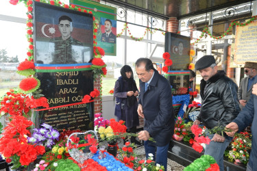 Taleh Qaraşov Vətən müharibəsi şəhidi Araz İbadlının məzarını ziyarət edib