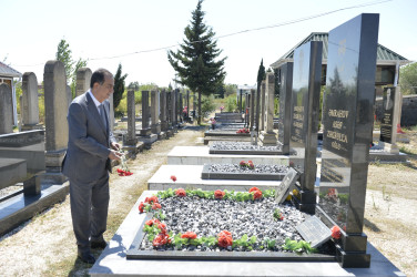 Taleh Qaraşov anti-terror əməliyyatları zamanı şəhid olan Xəyal Əhədzadnin məzarını ziyarət edib